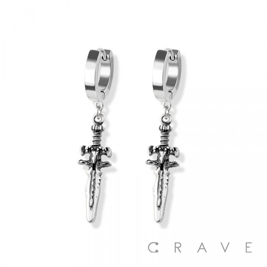 CRAVE - Wholesale Hangende/ronde oorbellen - PAAR 316L SS HUGGIE/HOEPELOORBELLEN MET RUNISCHE DOLKBENGEL1