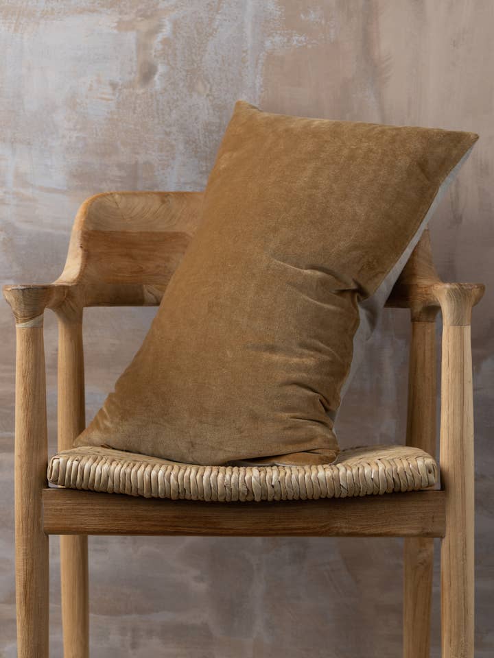 Linen/Velvet Lumbar Pillow | Nutmeg for wholesale by Saardé