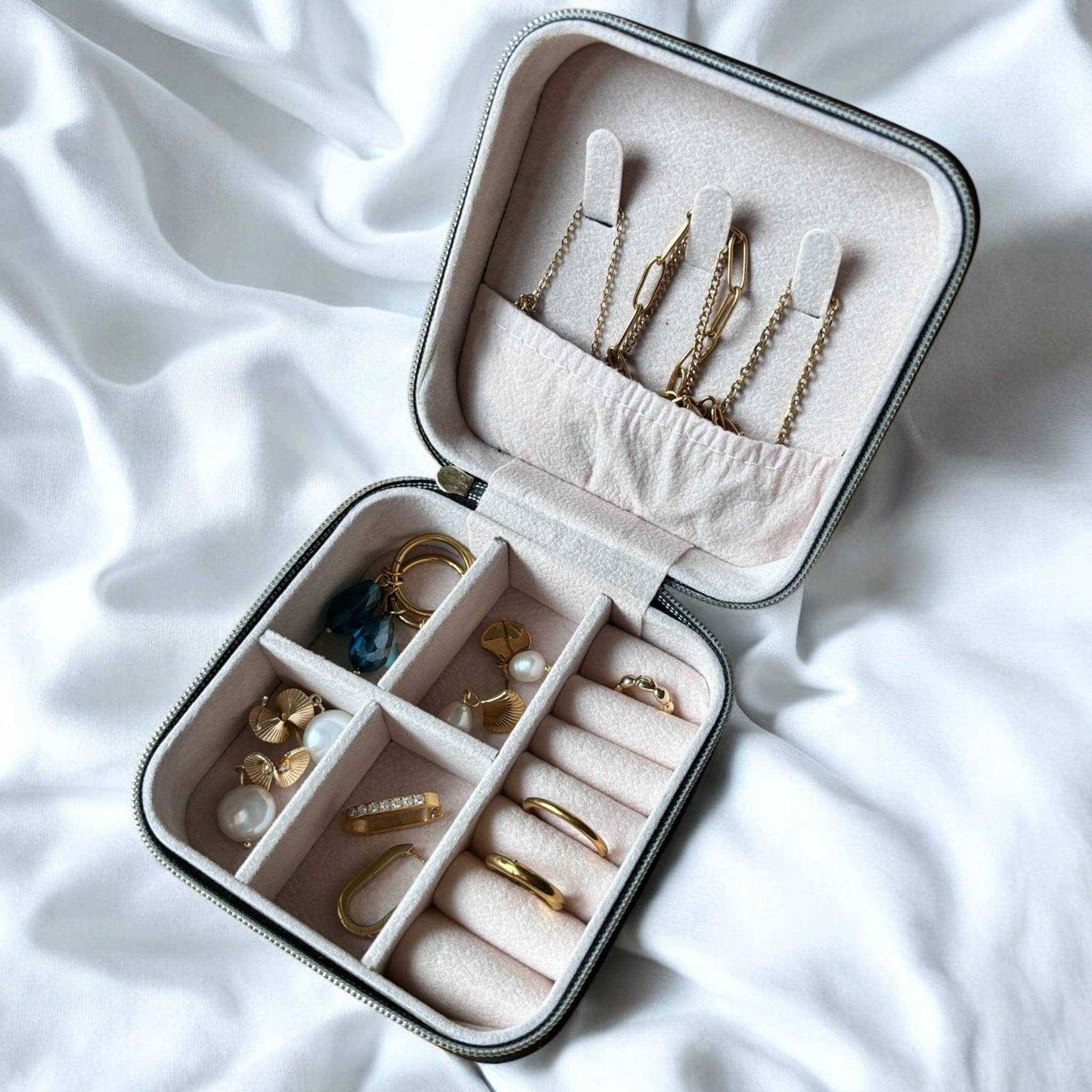 DUESTELLE ITALIA – Großhandel Schmuckschatulle/-Organizer – Schwarze Herz-Form Reiseschmuckbox1