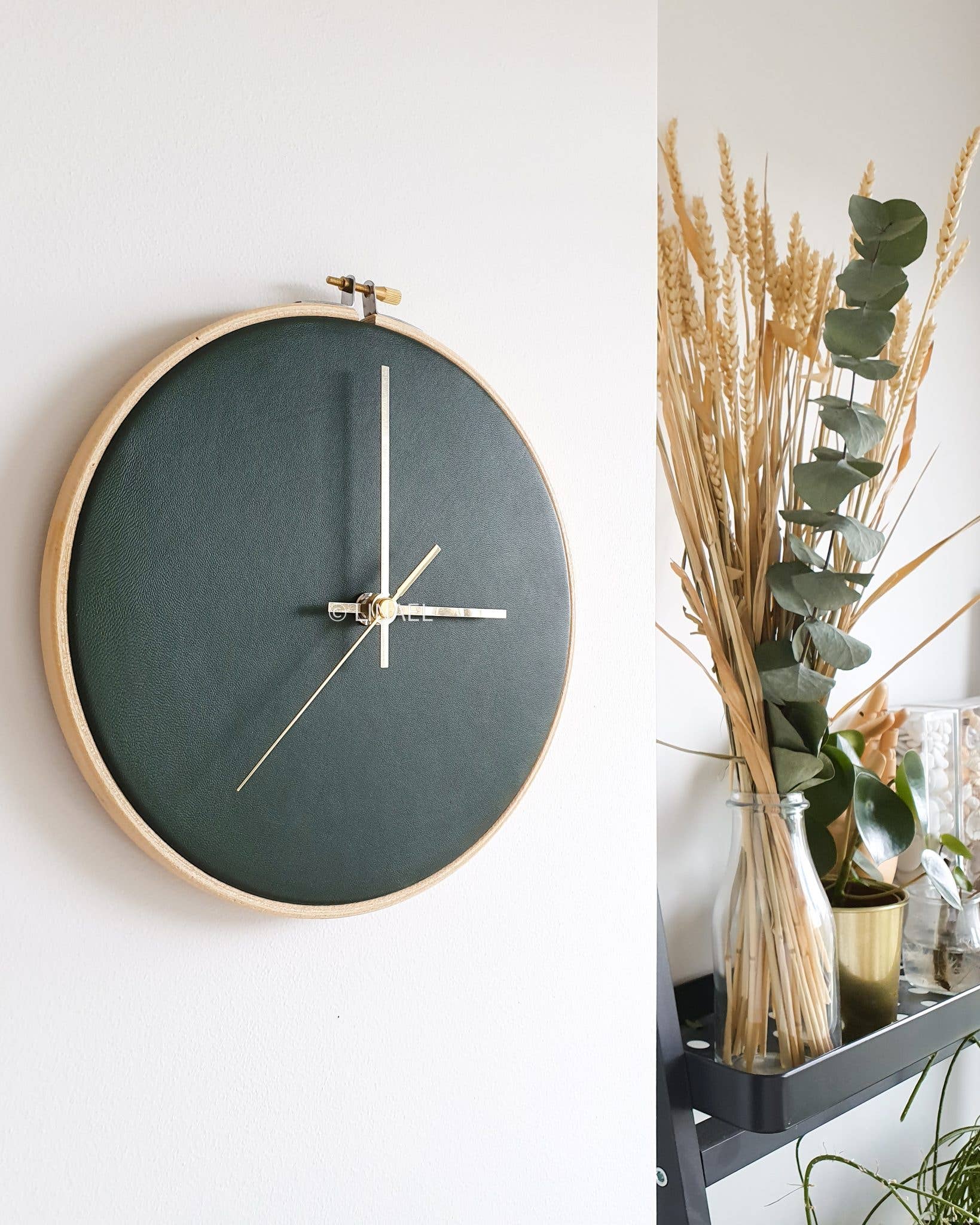 Linael - Venta al por mayor Relojes de pared - RELOJ DE PARED DE CUERO — TAMAÑO MEDIANO — VERDE BOTELLA0