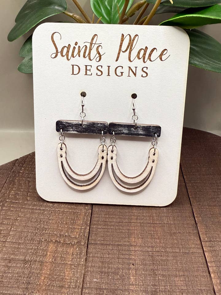 Pendientes de Collar Blanco con Barra Negra para venta al por mayor de Saints Place Designs