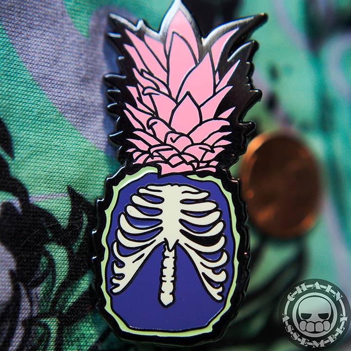 Ananas Cage Hård Emalj Pin för wholesale av Chain Assembly LLC