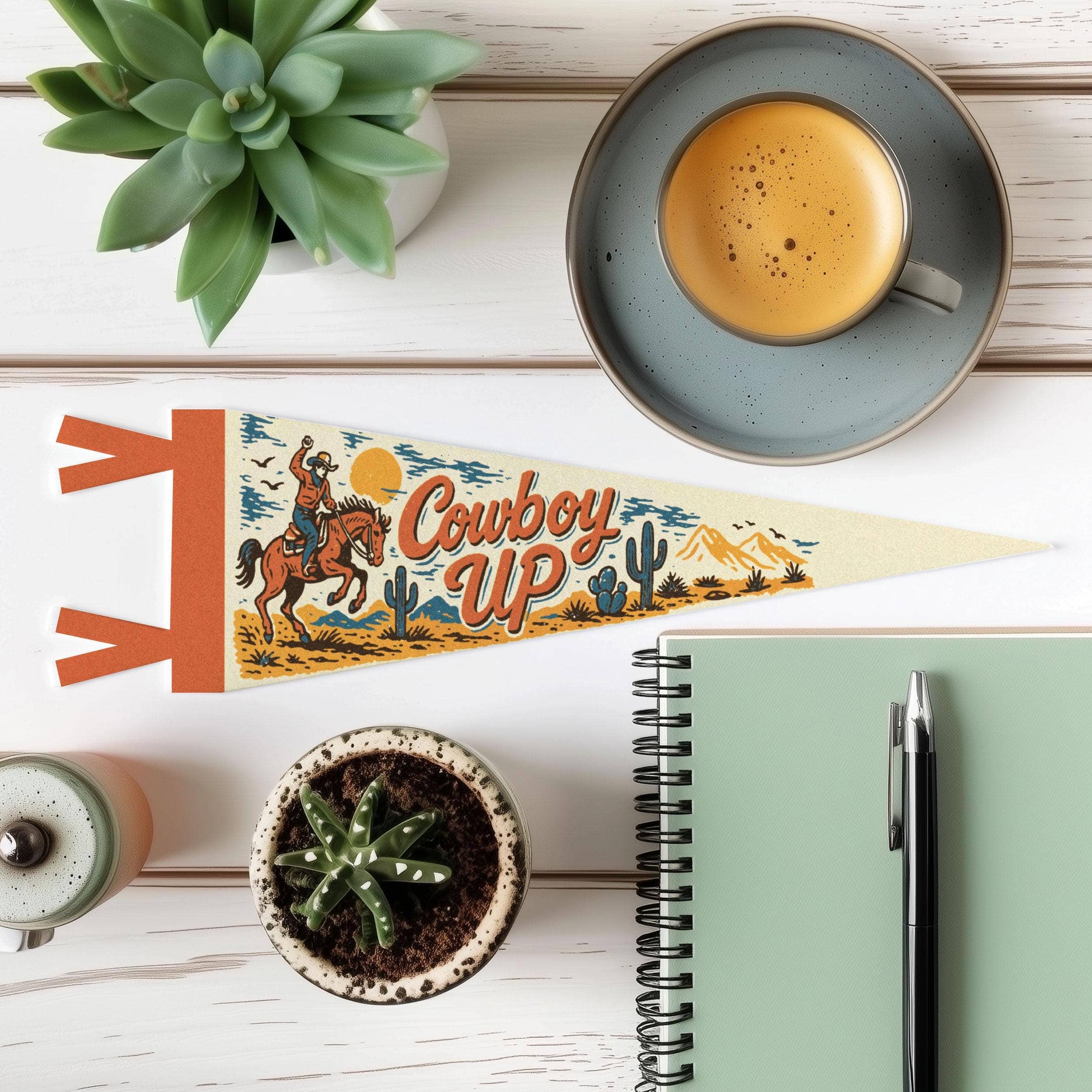 Benoit's Design Co. - Venta al por mayor Letreros - Pennant de Fieltro Cowboy Up3