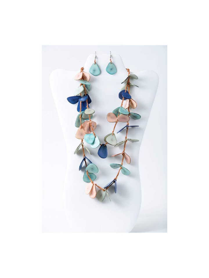 Ensemble de colliers Nola Petal Long Tagua pour la vente par TaguArtsy