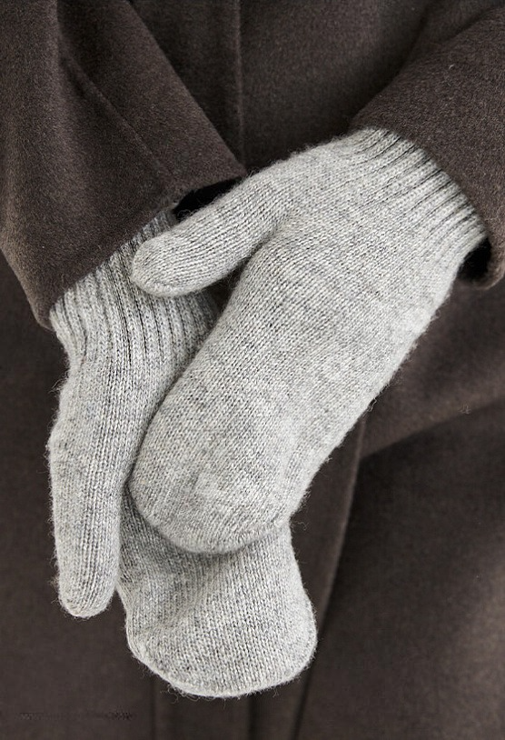 Mongulai - Wholesale Mittens - Women's - Gray Sheep Wool Adult’s Mitten1