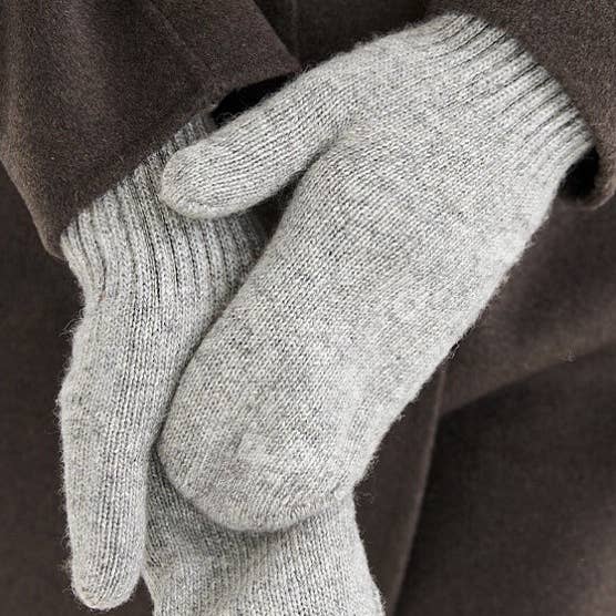 Mongulai - Wholesale Mittens - Women's - Gray Sheep Wool Adult’s Mitten1