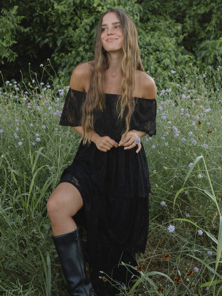 Abito in pizzo con spalle scoperte ISD1211LACE Nero per la vendita all'ingrosso da parte di If She Loves