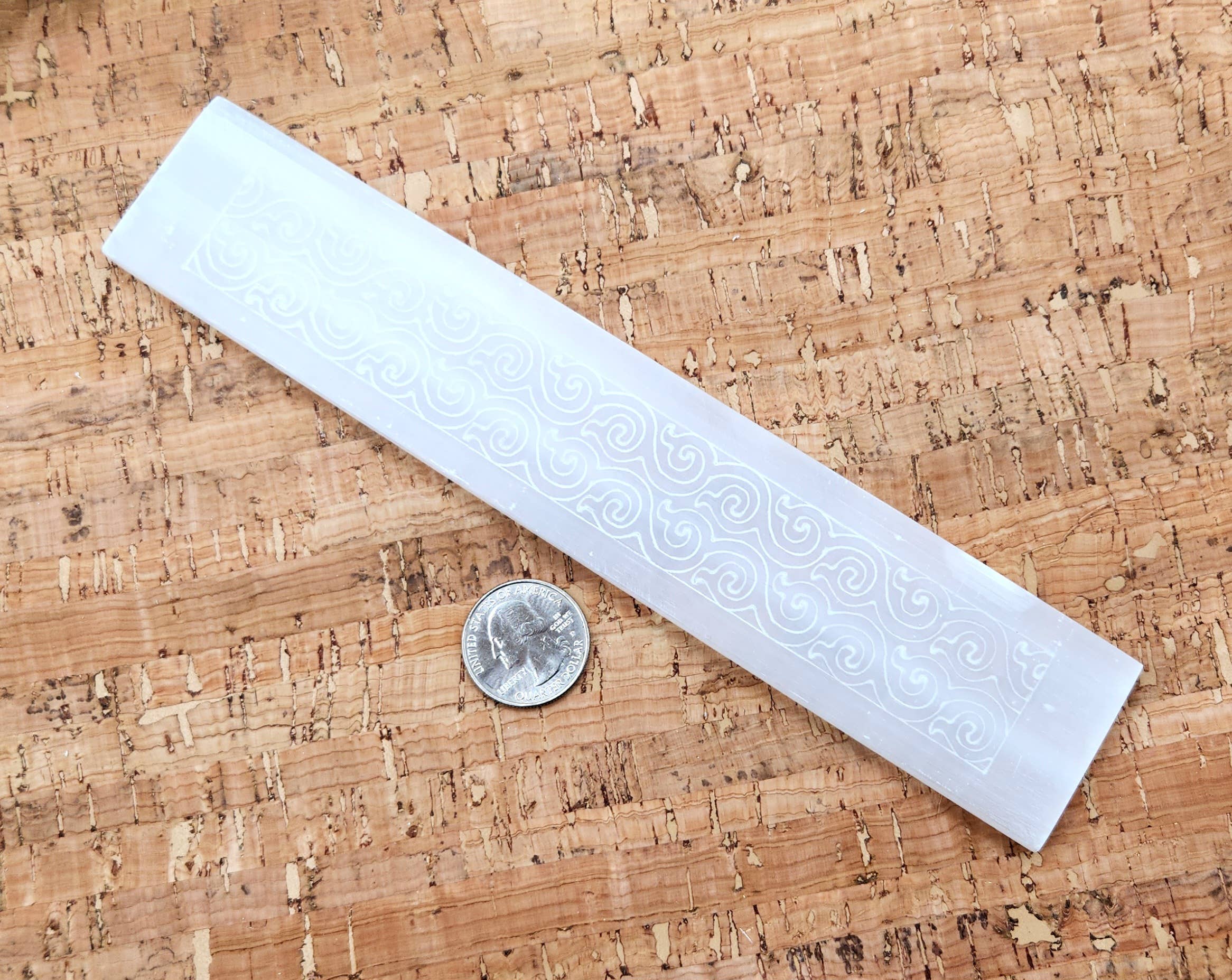 Meraki Gemstones - Vente Plaques de charge pour cristal - Barre/plateau de chargement en sélénite gravé avec motifs tourbillonnants - Environ 20 cm4