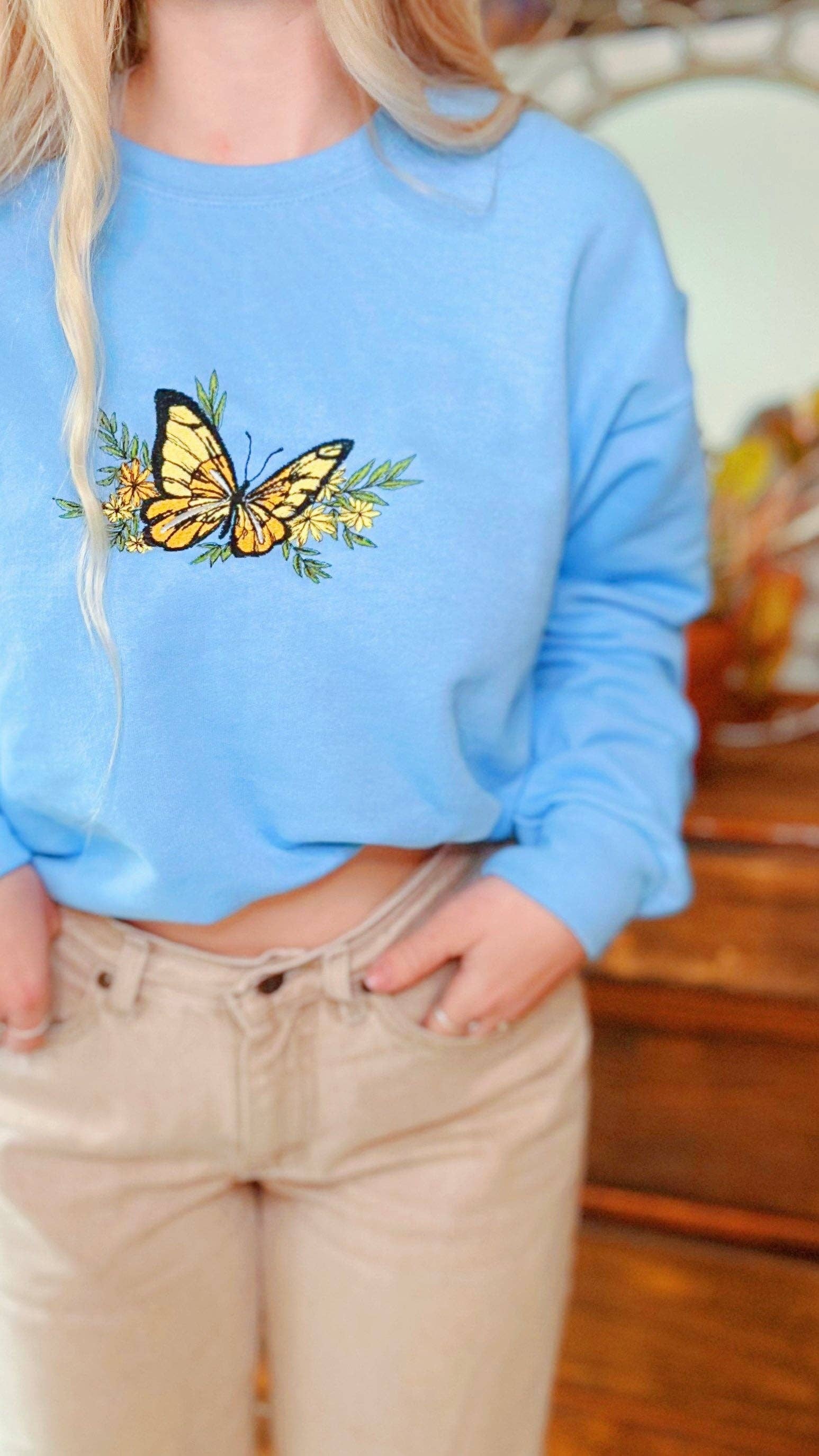 LeBeau Denim Co. - Vente Sweat-shirt – femme - Pull ras-du-cou papillon bleu bébé1