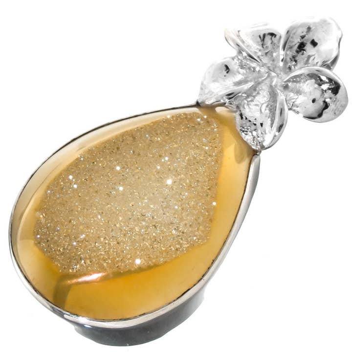 Pendentif en argent 925 en forme de goutte avec azalée rose en titane druzy drusy, 3,5 cm. pour la vente par FifiRose