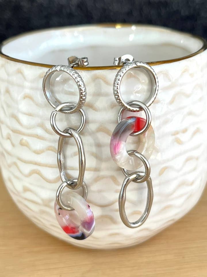 Asymmetrical MIKA earrings - Silver and white for wholesale by Innaya