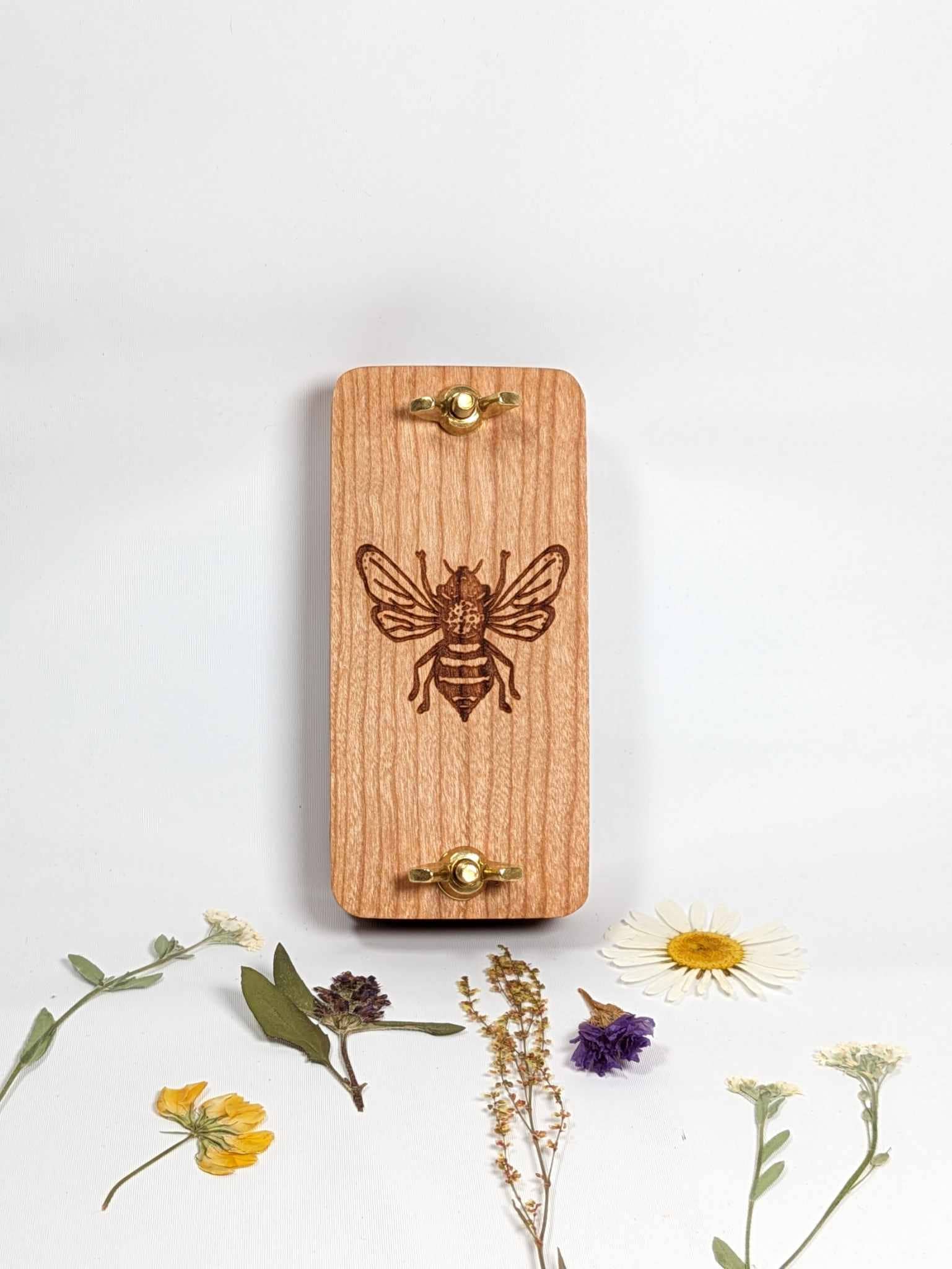 Macon Makes - Wholesale DIY Craft Kit - Pocket Sized Flower Press With Bee Design| 2"x4"4