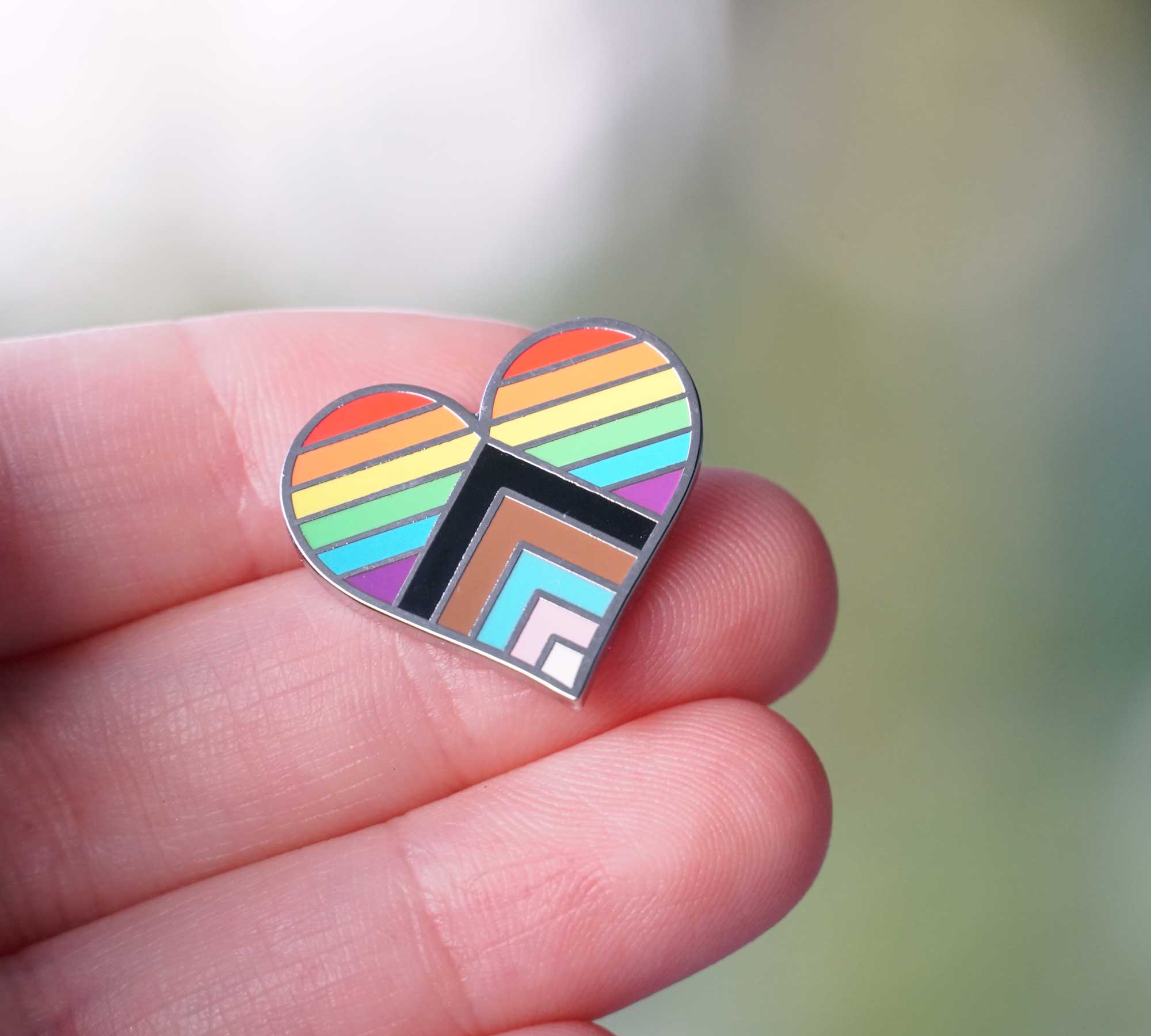 Compoco - Wholesale Reversspeld/knoop - Progress Pride LGBTQ hartvormige emaille pin2
