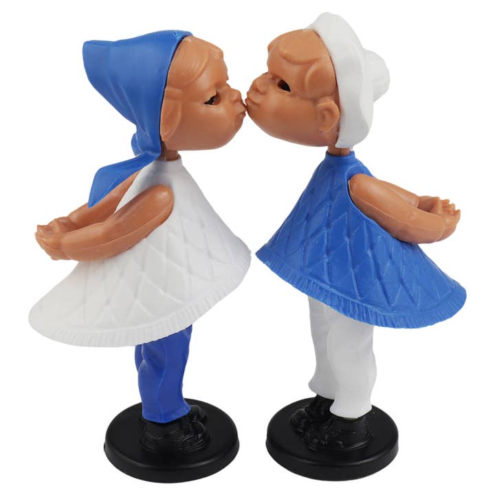 Magnetic kissing dolls blue white kissing couple Girl + Boy for wholesale by Tribal Trade GmbH