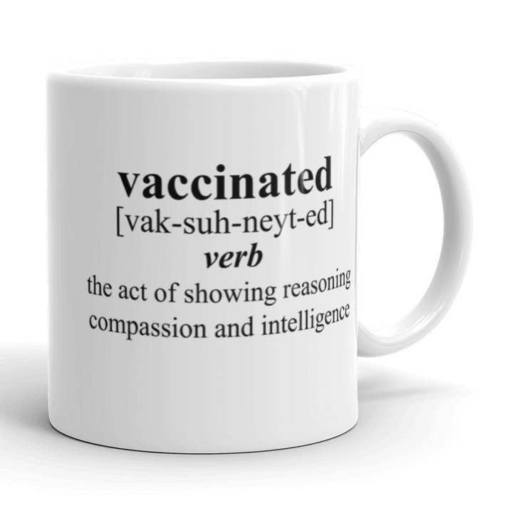 Tasse à café Vaccinated Definition pour la vente par Words of Ivy