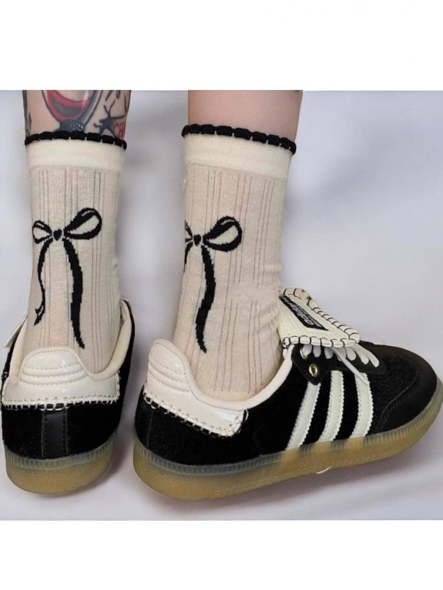 AK Brand - Vendita all'ingrosso Calzini - Donna - Calzini da donna alla caviglia con fiocco a nastro e bordo arricciato2