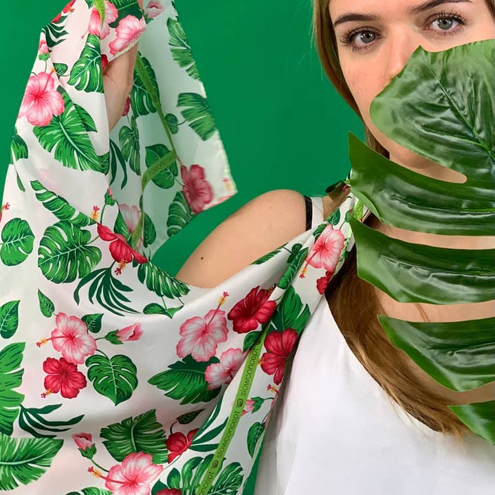 Foulard en soie pure 70x70 cm à motif floral tropical blanc pour la vente par C.C.&Co.Srl