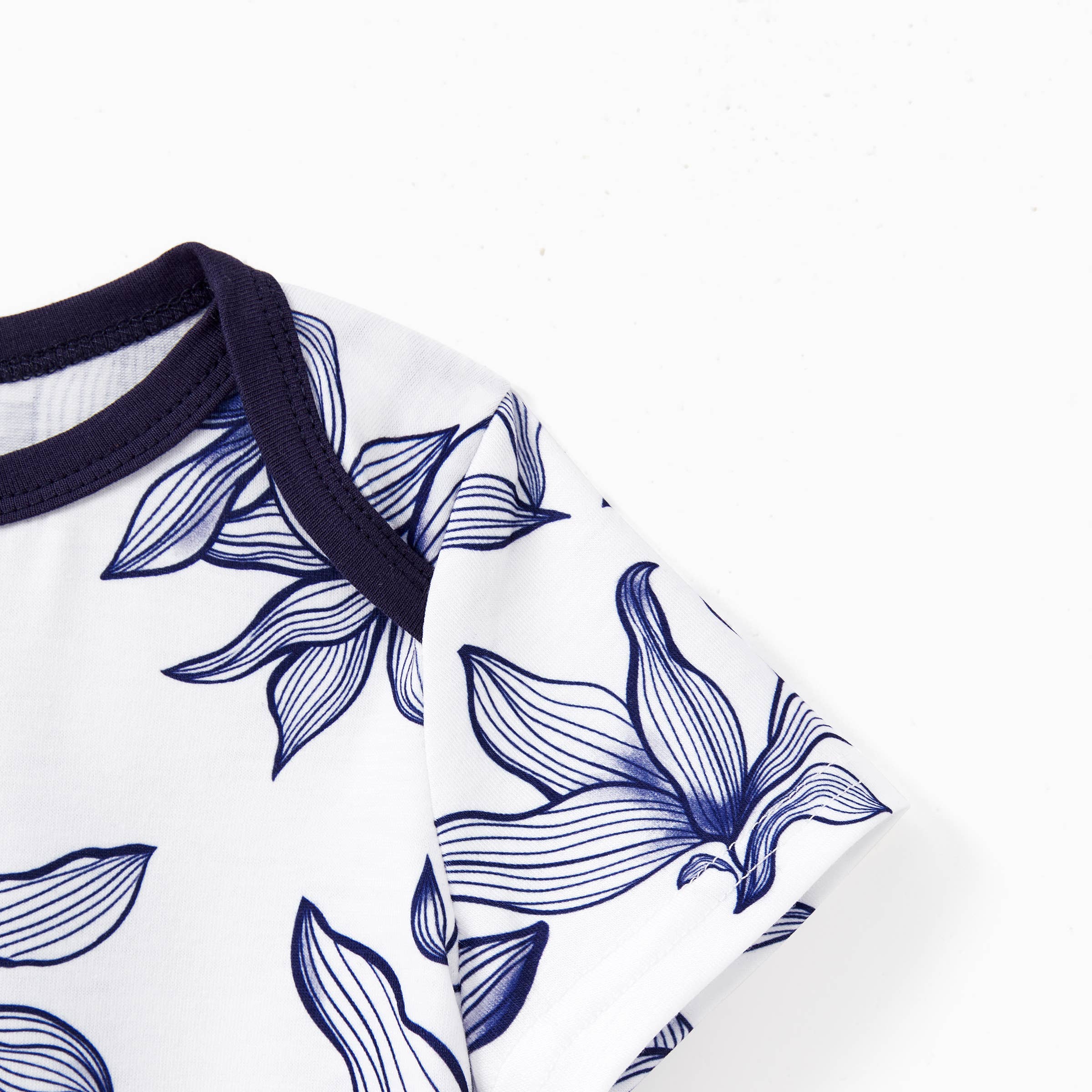 Azul Conjunto familiar a juego con camiseta floral o vestido sin mangas con cuello en V de venta al por mayor en Faire8