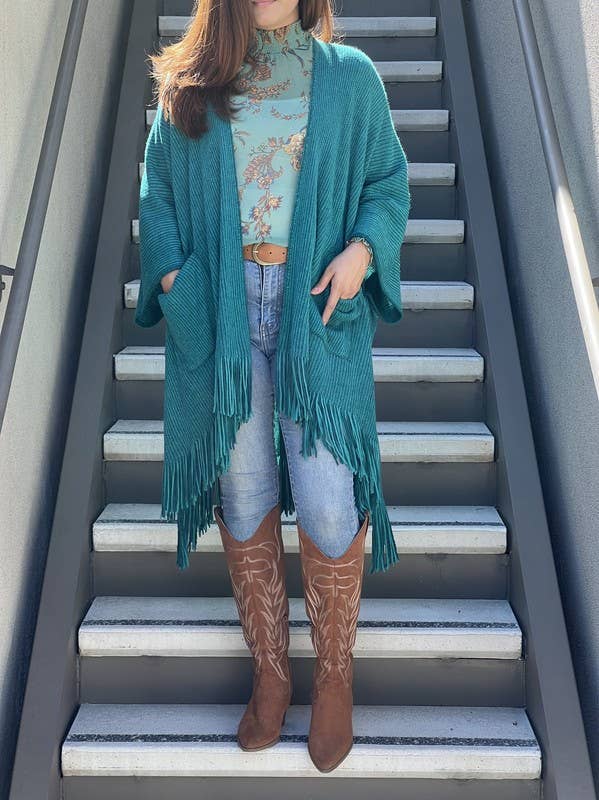 Justin & Taylor – wholesale Kofta - Dam – Harlow cardigan | Kimono-cardigan med fickor och fransad nederkant18