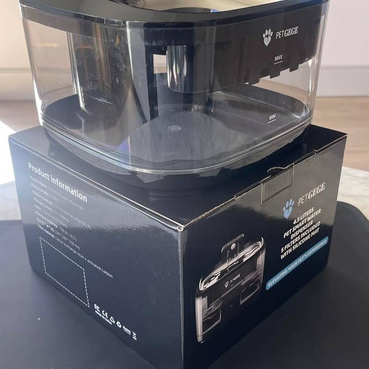 Lumi Pawtners - Wholesale Pet Water Bottle - Dog - Smart Water Bowl 4.5L - Filtered, Wireless, Motion Activated4