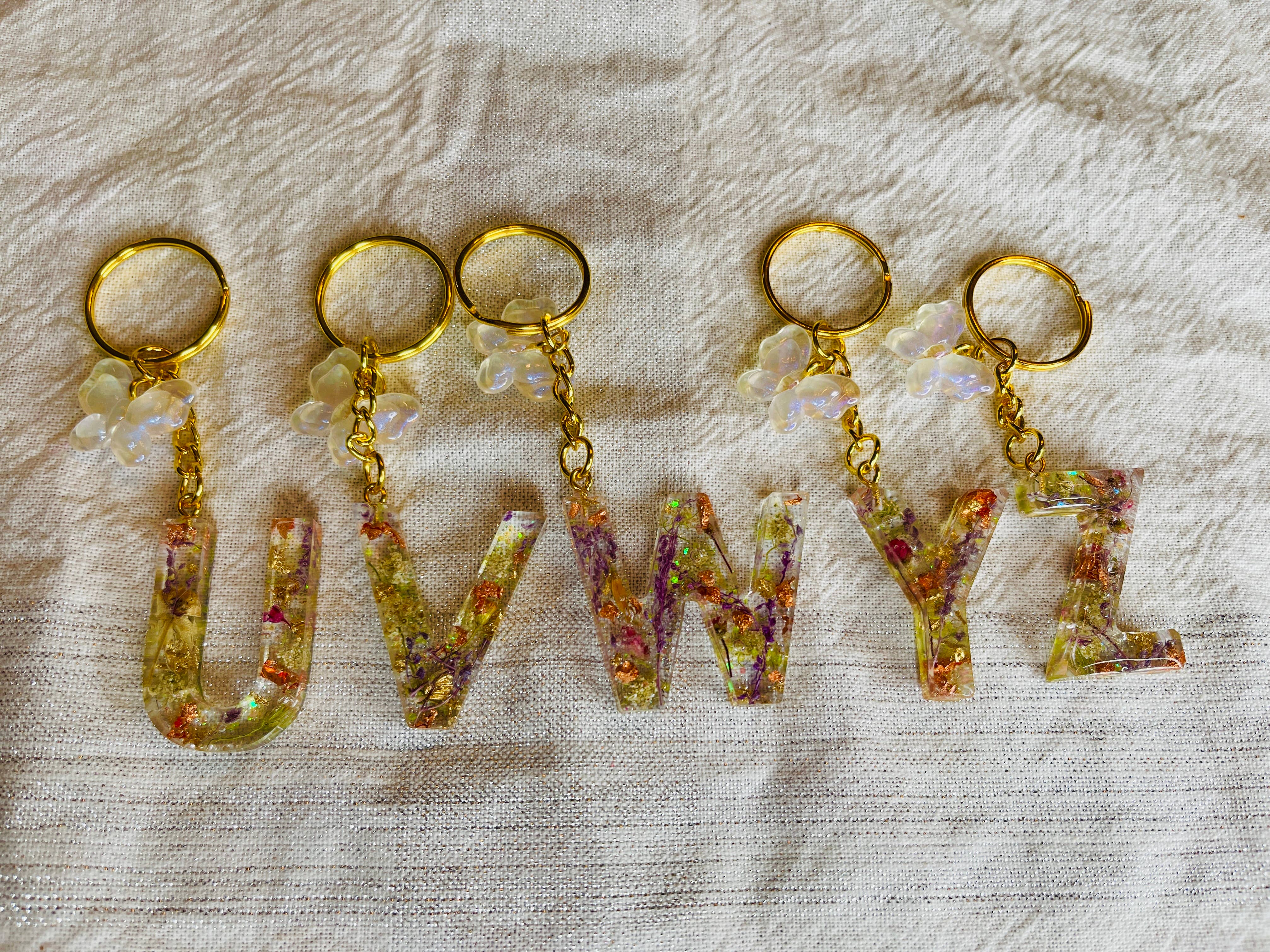 Handmade clay and resin Jewelry - Wholesale Keychain - Women's - Handmade dried floral resin monogram letter keychain4
