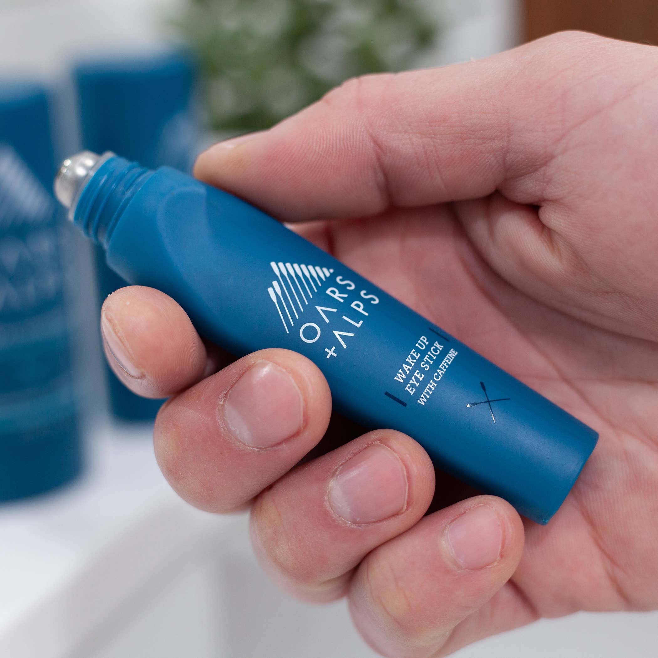 Oars + Alps - Vente Crèmes/gels contour des yeux - Roll-on Réveil pour les Yeux des Hommes et Décongestionnant pour les Yeux, Infusé à la Caféine5
