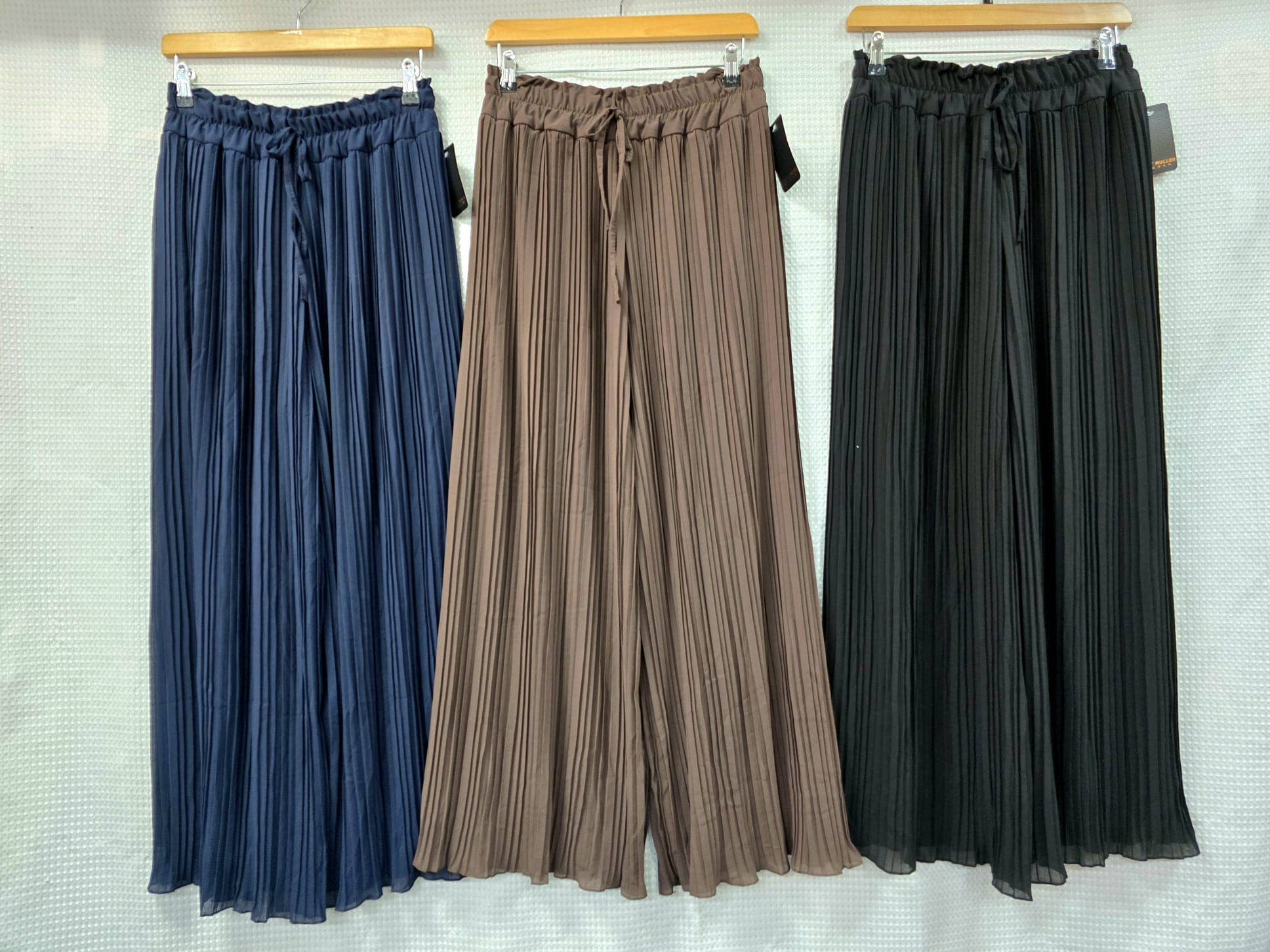 Kurt Muller – wholesale Pants – Women's – Premium Italian Plisse Wide Leg Palazzo Trousers5