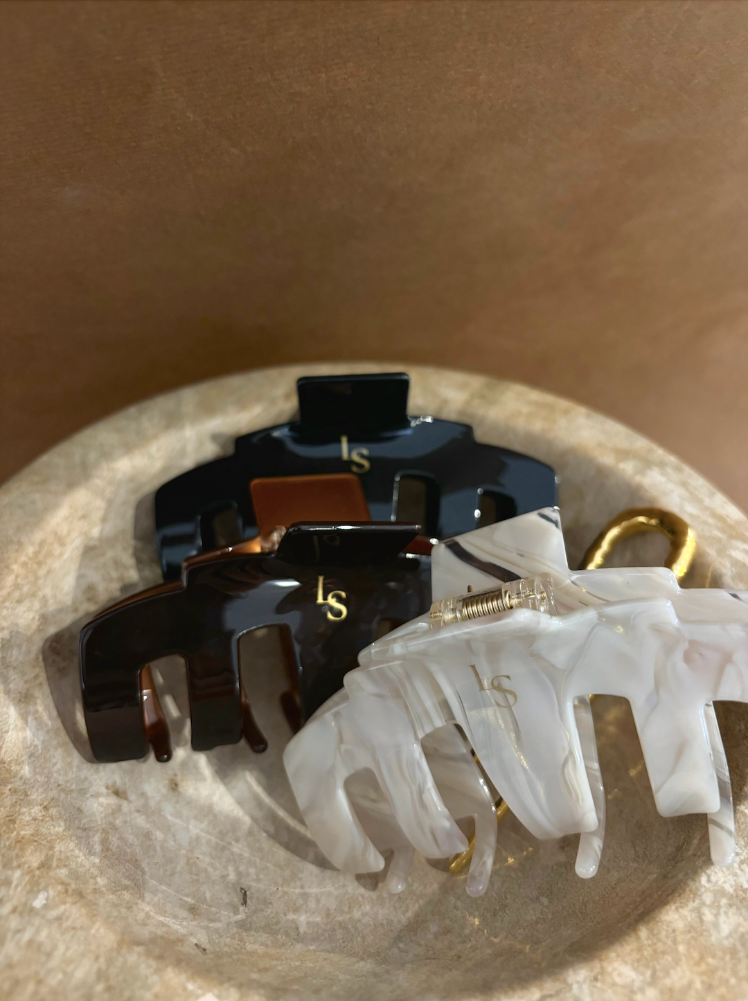 Angels Whisper Accessories - Wholesale Hair clip – Women’s - L&S Logo Hair Claw Clips (3col)4