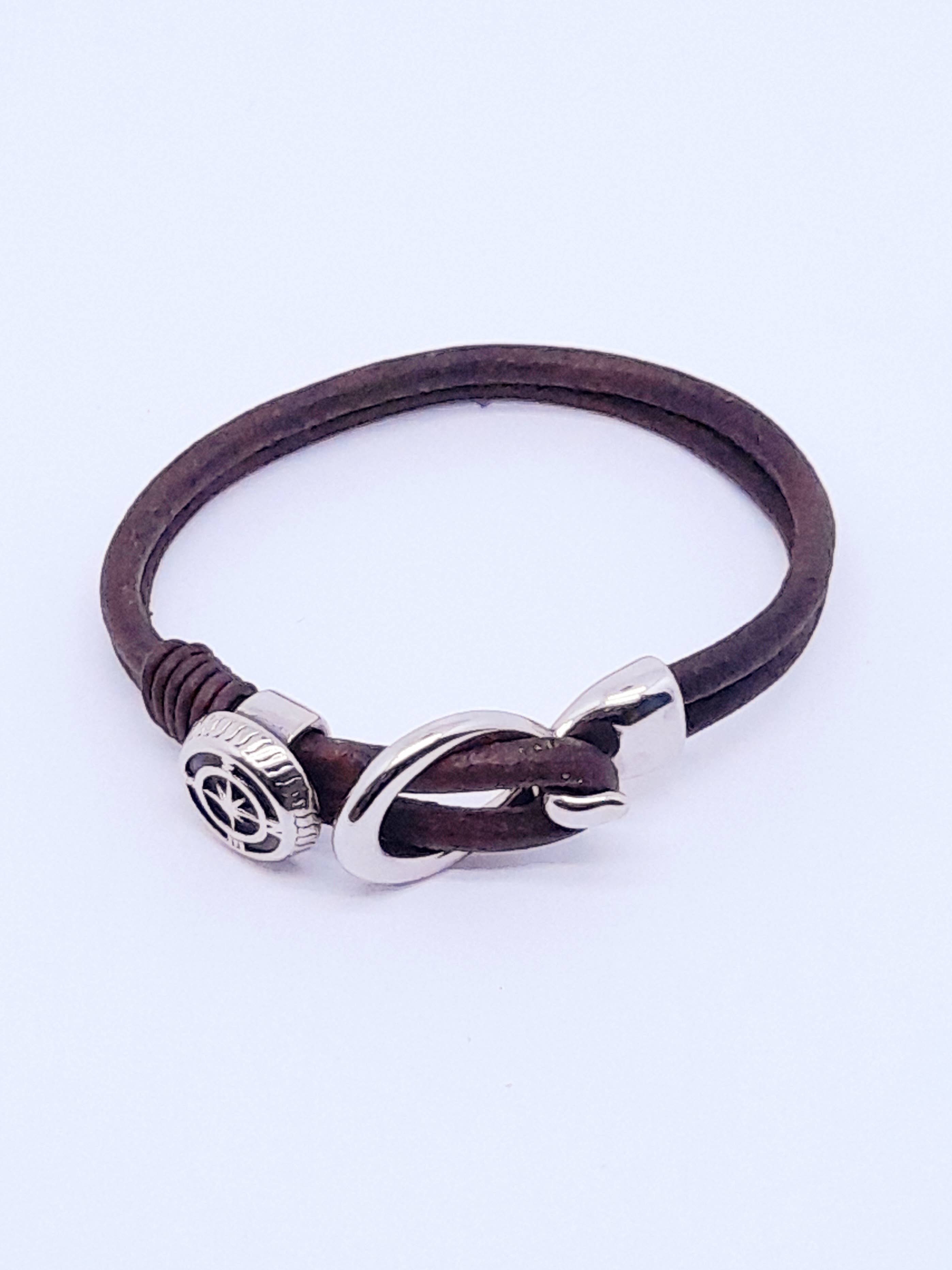 marenostrum créations – Großhandel Armband mit Charms/Anhängern – Lederarmband mit Schnalle und Knopf aus Edelstahl1