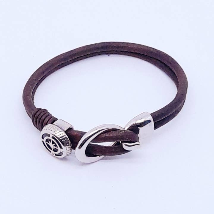 marenostrum créations – Großhandel Armband mit Charms/Anhängern – Lederarmband mit Schnalle und Knopf aus Edelstahl1