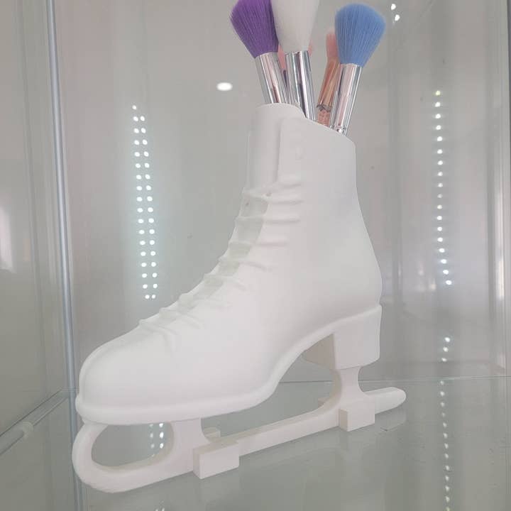 JDCOLFASHION LLC - Wholesale Makeup Brush Set - Ice Skate Makeup Brush Holder -Vanity & Home Decor Makeup Organizer and Brush Holder