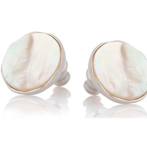 Örhängen med naturlig vit pärlemor i rodinerat sterlingsilver 925/1000 för wholesale av OPALOOK France