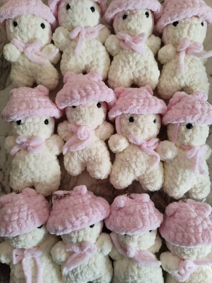 Llavero de Ganchillo Hecho a Mano – Mini Peluche Amigurumi para Regalos para venta al por mayor de KLABELGIFT