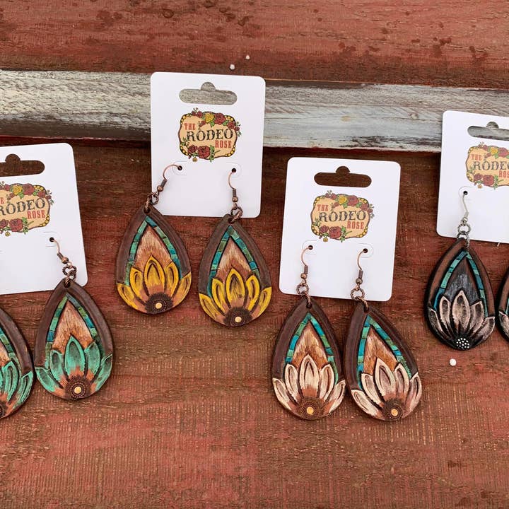 Boucle d'oreille en cuir fait main avec turquoise cowgirl rodéo western cowboy pour la vente par The Rodeo Rose