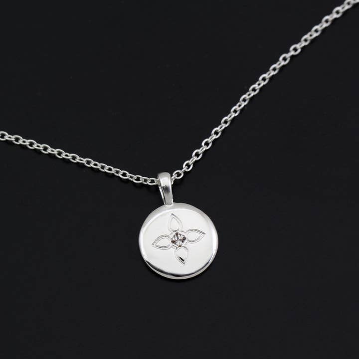 A Charmed Impression – Engroshandel Halskæde med vedhæng – Dattergaver fra mor far • Gave til voksen datter • Datter fødselsdagskort og smykker • Julegaver til kvinder Teenagepige • Lotus Crystal Disc halskæde6