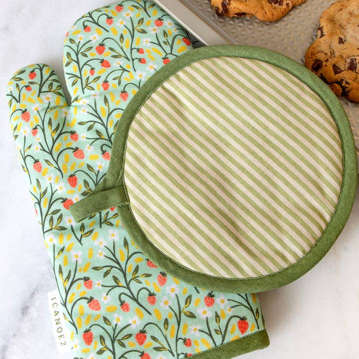 1canoe2 | One Canoe Two Paper Co. - Wholesale Oven Mitt/Pot Holder - Strawberry Meadow Pot Holder Set