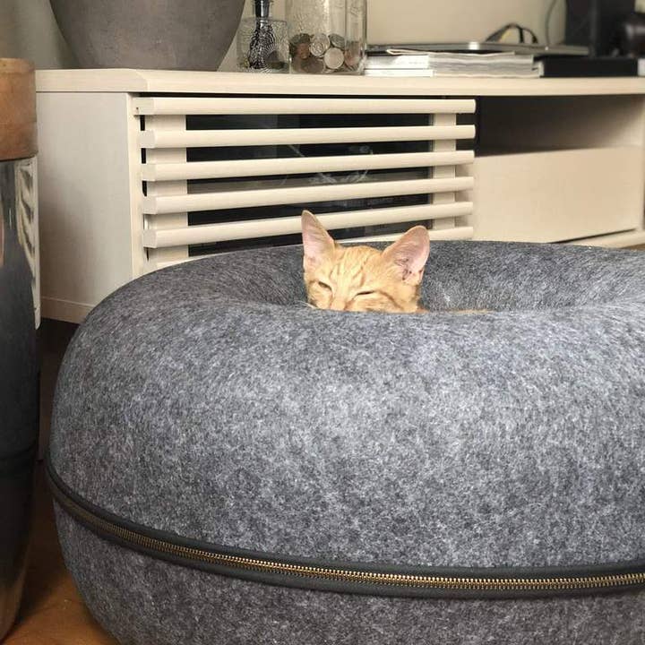 Travel Cat Wholesale - Wholesale Pet bed – Cat - "Donut!" Cat Hideaway Cave & Bed - Cozy Chic Pet Bed1