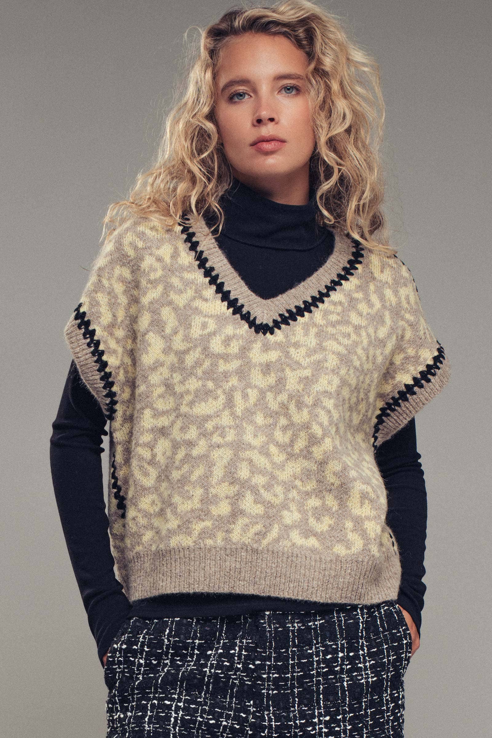 Urban Daizy - Wholesale Sweater Vest - Women's - Leopard Crochet Trim Sweater Vest13