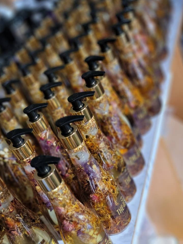 Huile pour le corps au jasmin (8 oz) pour la vente par Kissed By A Bee Organics