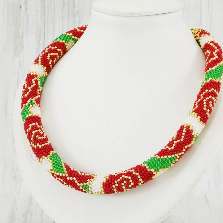 Colar de rosas vermelhas 18 polegadas A Bela e a Fera Joia de rosa vermelha Joia de casamento vermelha Colar bonito de aniversário Presente de amante de rosas para mãe por atacado de Ninolia