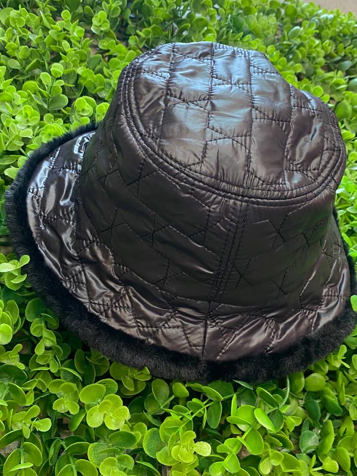 TH-0452-6 CHAPÉU BALDE PU ACOLCHOADO PRETO por atacado de Ellison