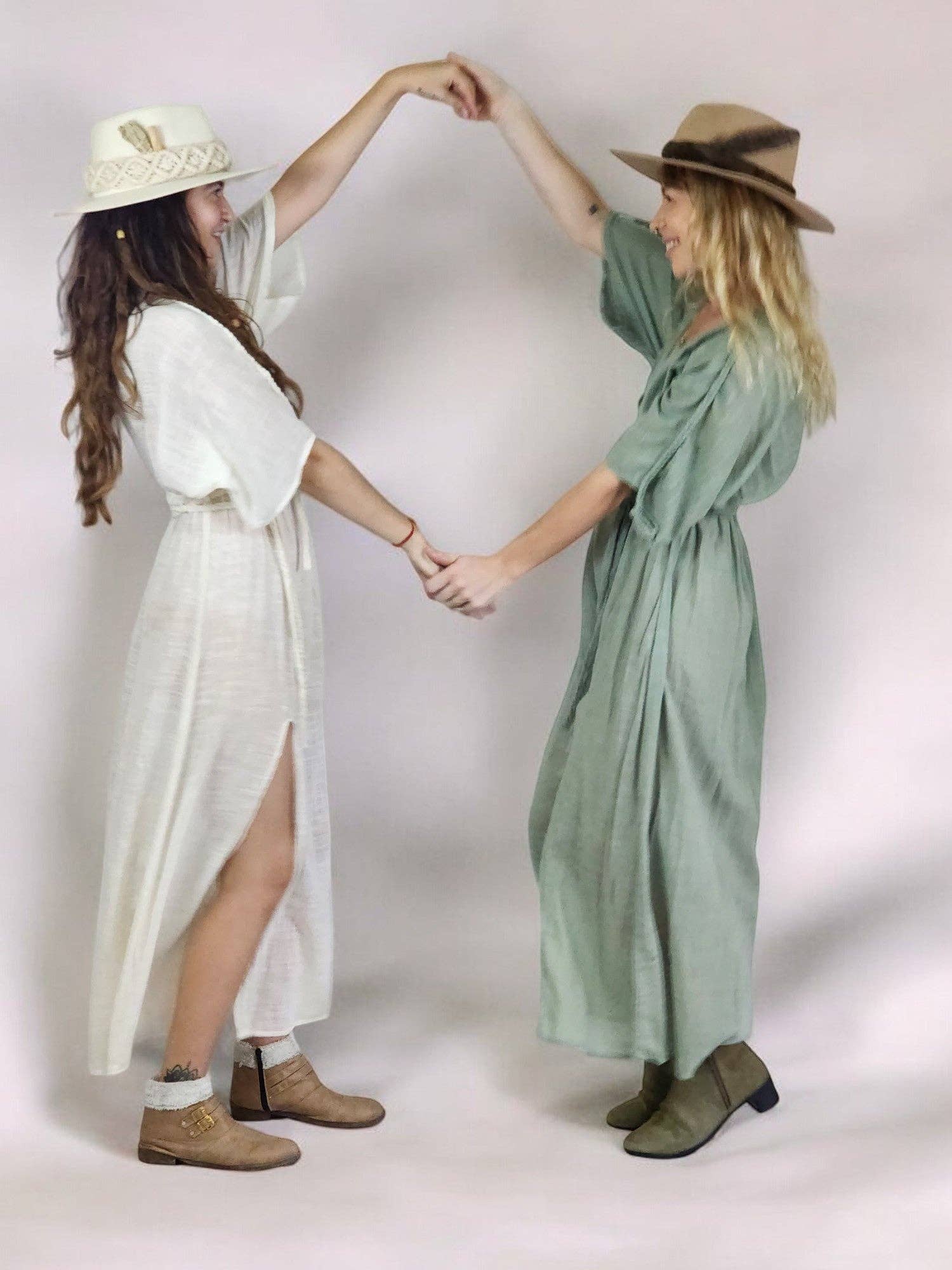 Sacred Ceremony – Engroshandel Kjole - Dame – Cream økologisk bomulds maxi-kjole med rebdetaljer fra Sacred Ceremony8