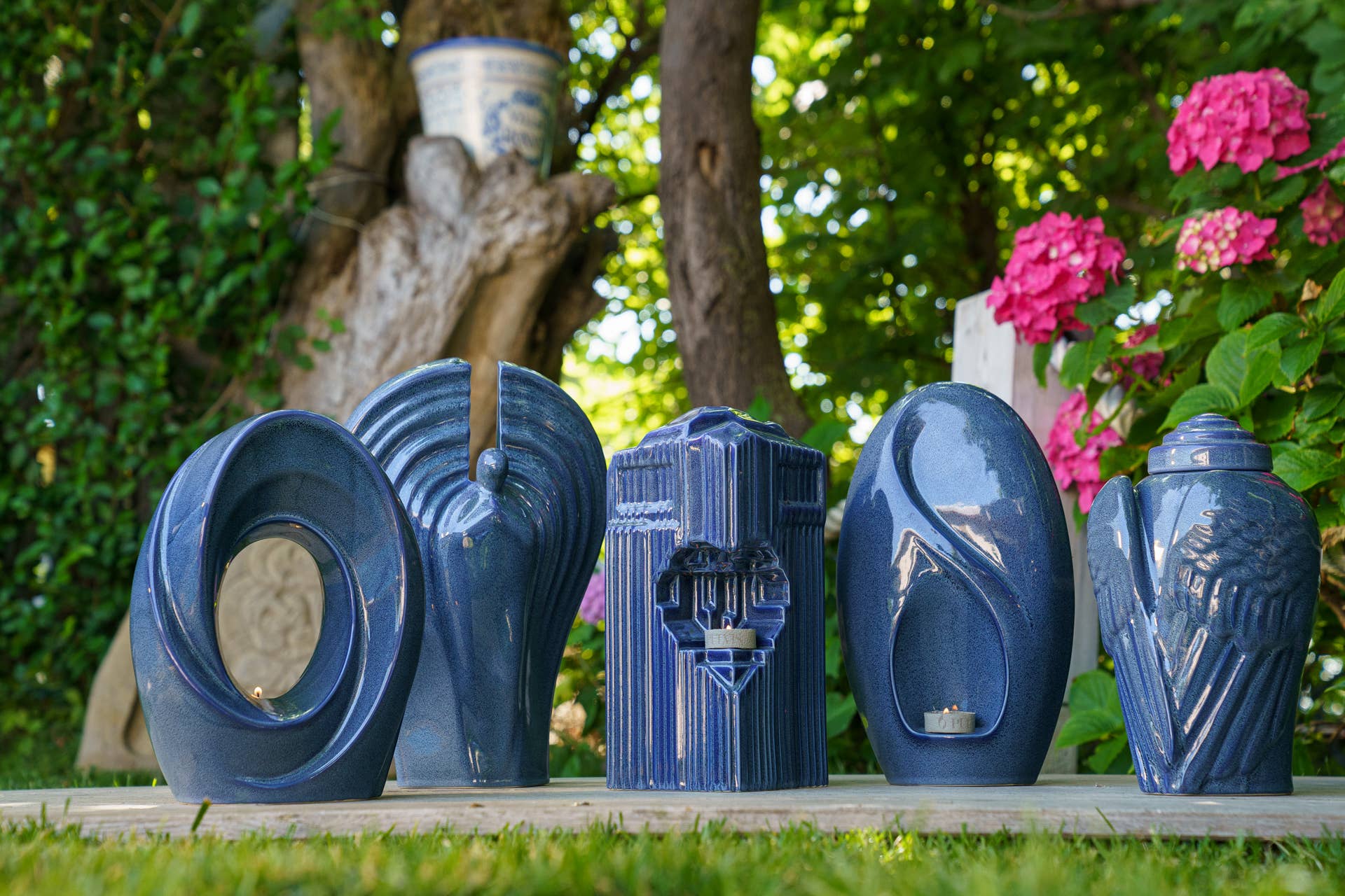 Pulvis Art Urns - Wholesale Urn - Cremation Urn "The Passage" - Large | Oily Green Melange8