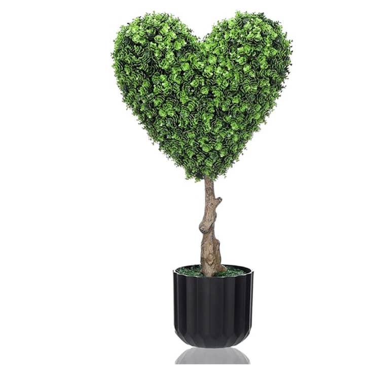 Cupid's Valentine - 24" Buxus Hart Topiary UV-bestendig voor wholesale door Dunn Deals