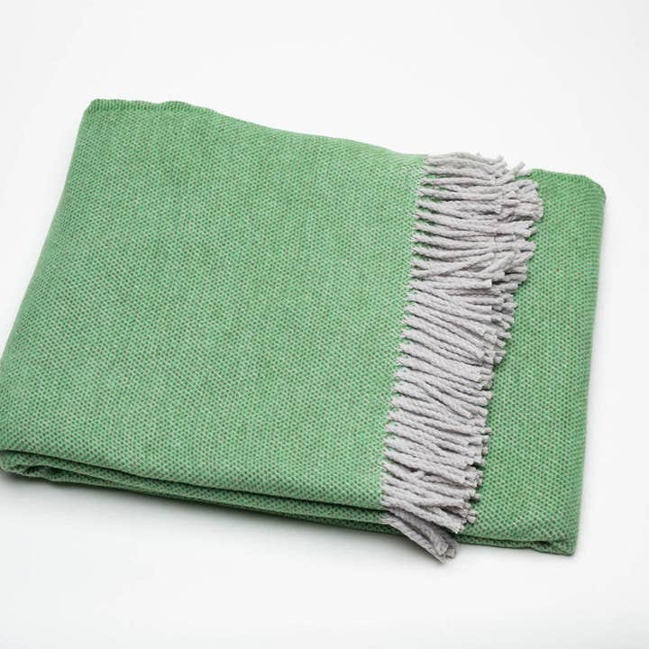 HomeRoots - Vente Plaids - Plaid à franges à petits pois vert forêt2