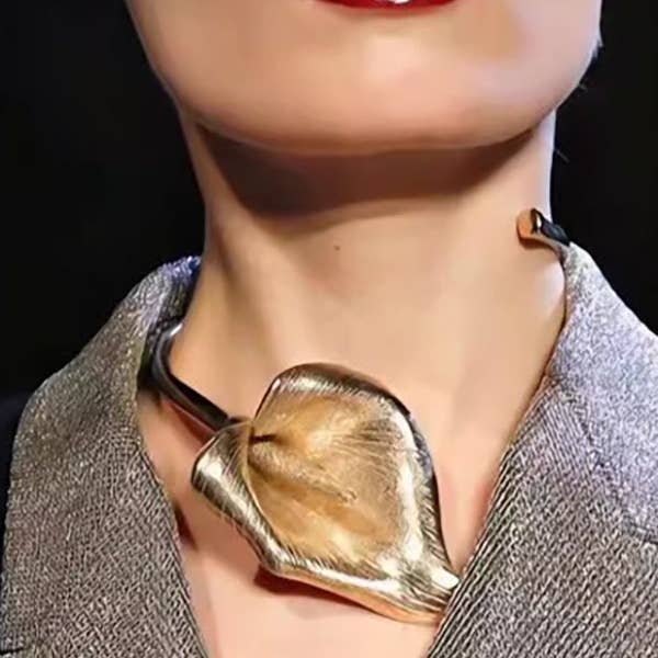 Halssmykker med blade i ensfarvet design for engroshandel hos UZ Wholesale Store