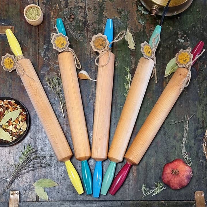 Mattarello in legno con manici in plastica - assortiti per la vendita all'ingrosso da parte di STP