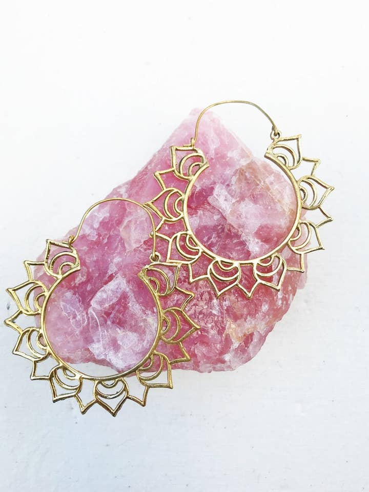 Store Lotus Hoop Messing Øreringe for engroshandel hos ZEBA