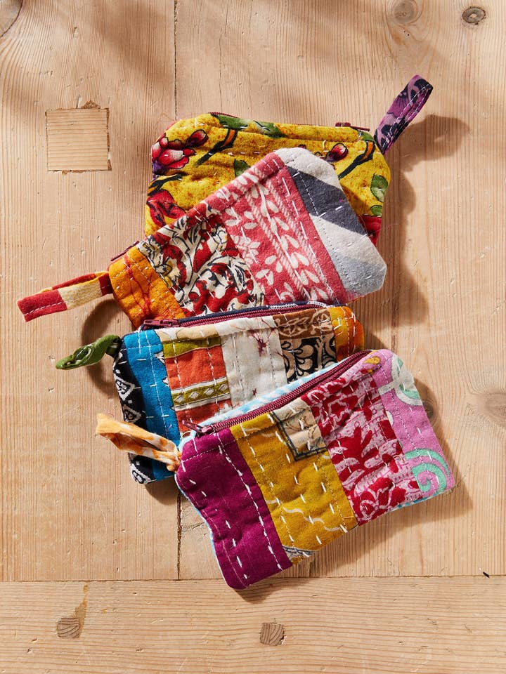 Vintage Münzgeldbeutel mit traditioneller Kantha-Steppung für den Großhandel von Namaste