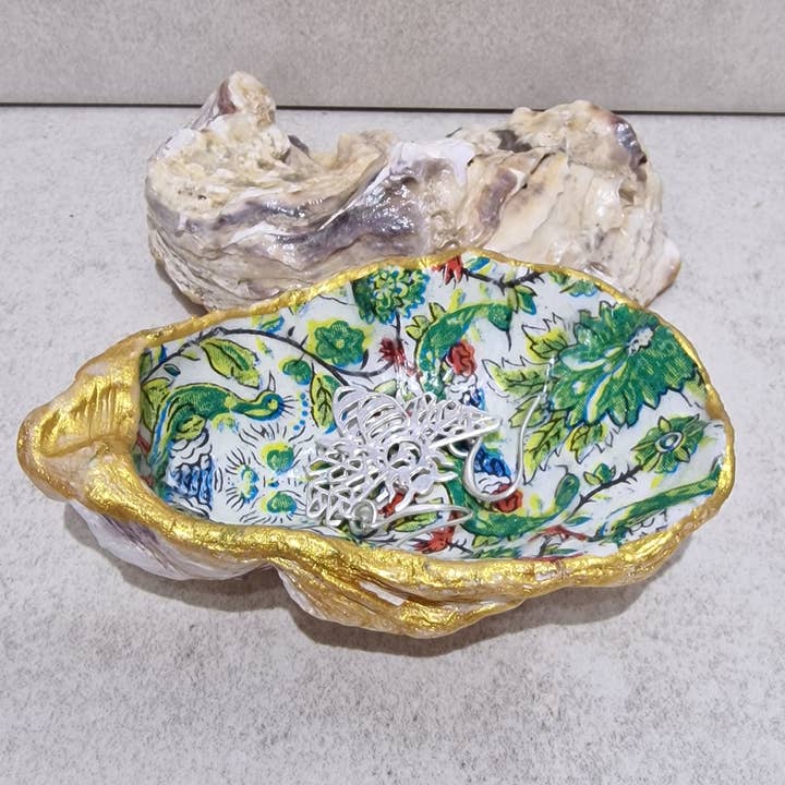 Bee my Oyster - Wholesale Jewelry Dish - William Morris Green Oyster Shell Trinket Dish3